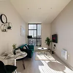 Modern 1 Bed In *