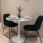 Modern 1 Bed In *