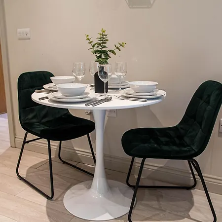 Modern 1 Bed In *